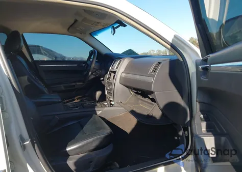 2010 Chrysler 300 Touring/Signature Series/Executive Series z USA, uszkodzony, nr VIN 2C3CA5CV5AH284015